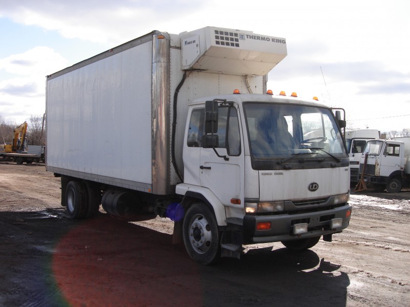 Nissan diesel ud. Ниссан дизель уд 5 тонн. Ниссан дизель 5 тонн грузовик. Кабина Nissan Diesel UD.